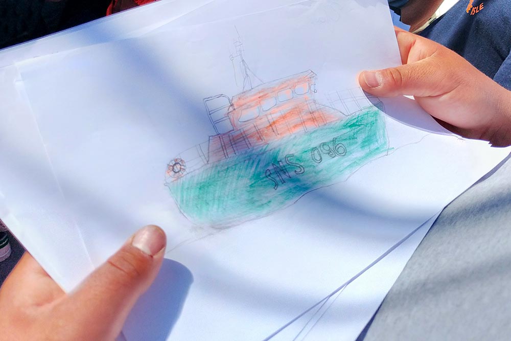 Le canot, dessiné par un des enfants