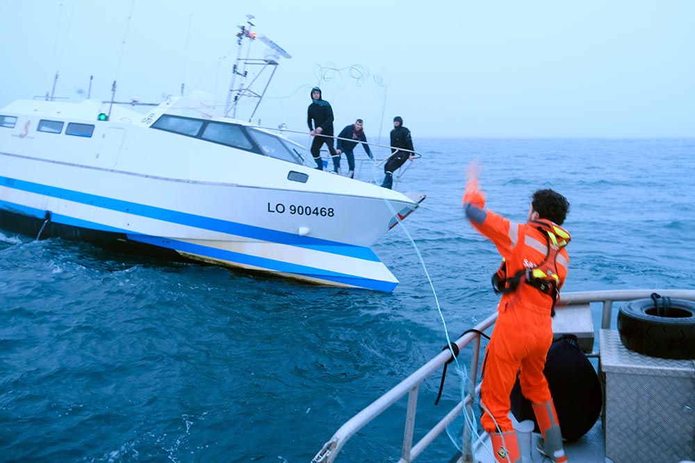 Envoi de la touline pour le passage de la remorque